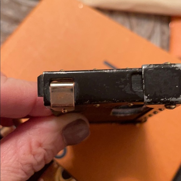 Authentic Louis Vuitton Cell Traincase iPhone 7+8 - Picture 8 of 11